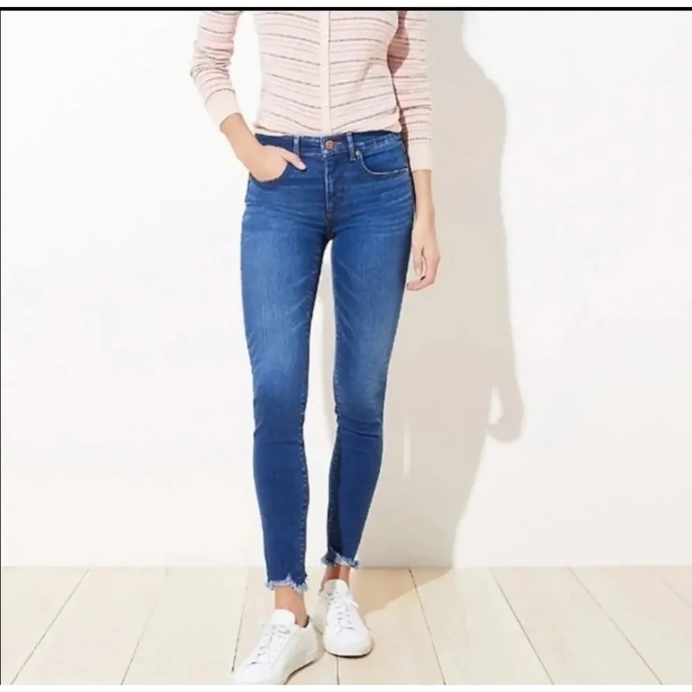 Ann Taylor LOFT Skinny Ankle Raw Hem Dark Wash Jeans Size 6 Denim Casual Boho